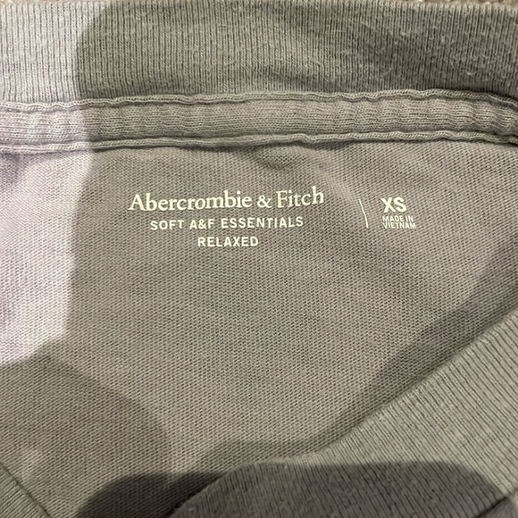 Pack Of 5 Men’s Xs Tees 3 American Eagle, 1 Abercrombie, and the other is H&M - Picture 6 of 10
